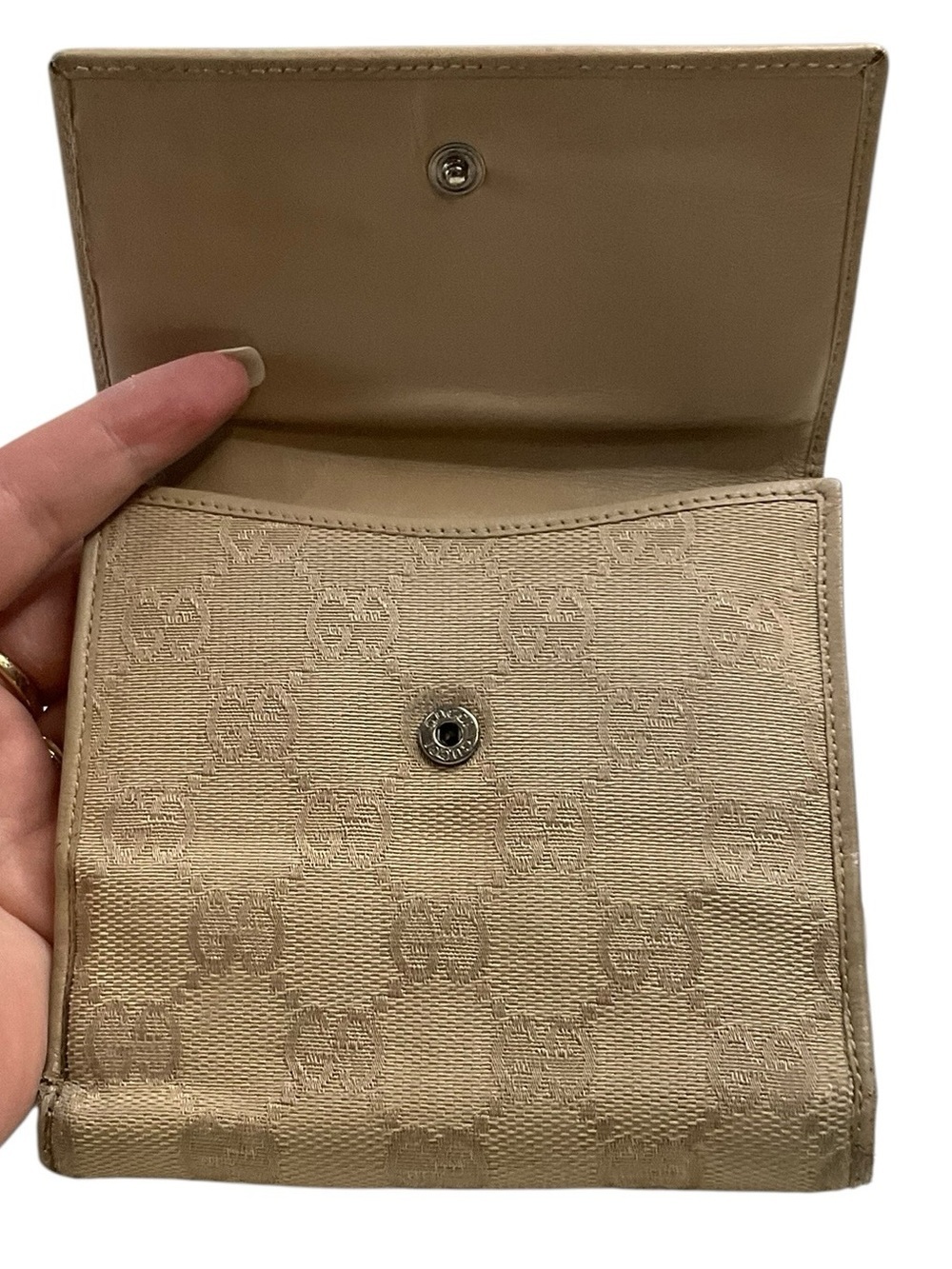 Gucci Vintage GG Canvas Tan Monogram Bifold Wallet - Picture 15 of 16